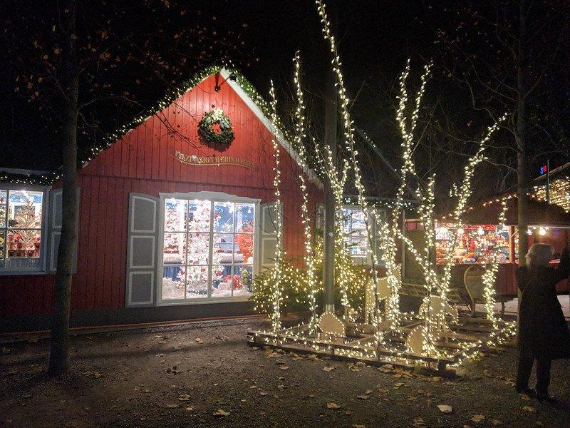 Wienachtsdorf, satu pasar Natal terbaik di Eropa buat berburu oleh-oleh.