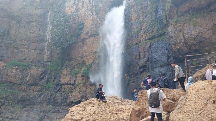 Curug Cimarinjung.