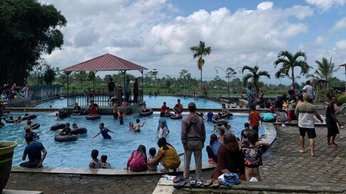 Wisata kolam renang di Hutan Bambu Lumajang, tempat wisata hits dan populer di Jawa Timur yang cocok untuk healing saat liburan akhir pekan.