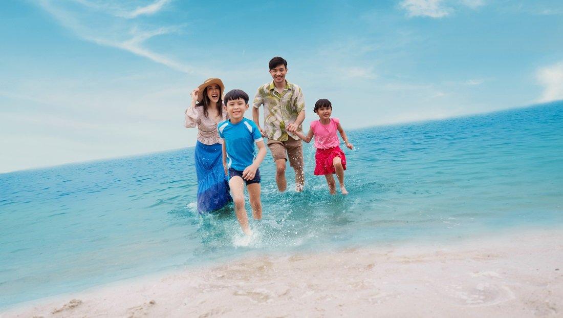 Wisata pantai di Ancol, Jakarta. Tahukah kamu ada promo masuk gratis Ancol yang bisa kamu coba buat liburan hemat bareng keluarga.
