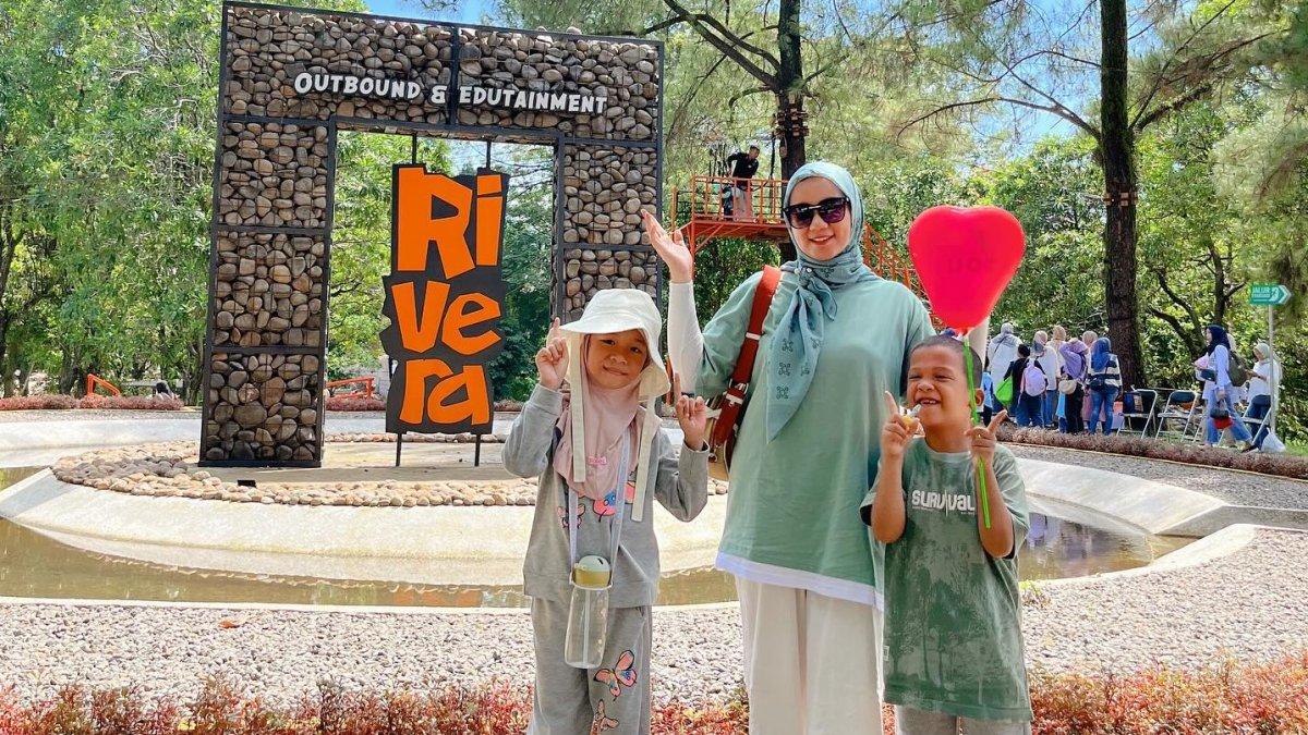 Wisatawan yang mengunjungi Rivera Outbound & Edutainment di Bogor Jawa Barat.