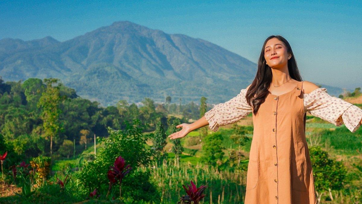 Wisatawan yang menikmati liburan di Telaga Madiredo Pujon, Malang, Jawa Timur.