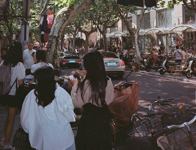Wukang Road, satu tempat wisata hits di Shanghai China yang bisa kamu kunjungi saat liburan akhir tahun.