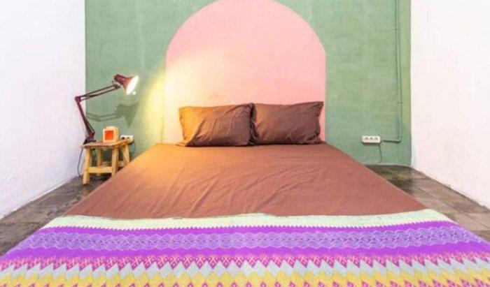 Yogyakarta BnB Malioboro, rekomendasi hotel murah dekat Stasiun Tugu Jogja yang bisa menjadi tempat pilihan untuk menginap.