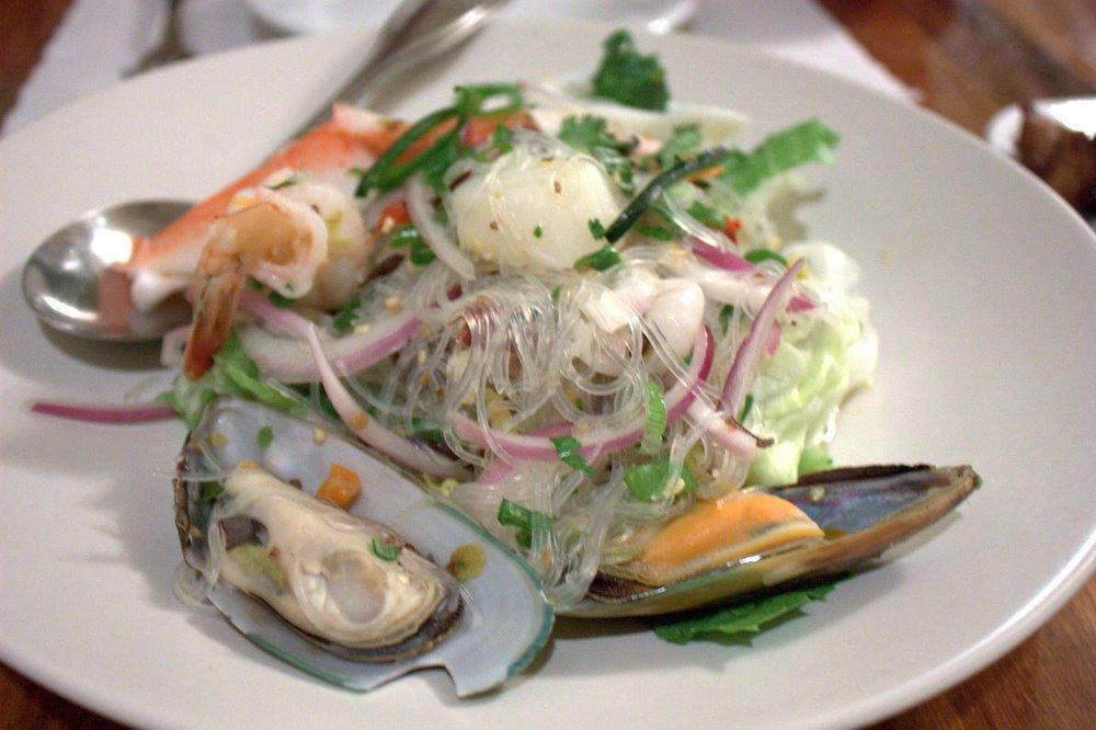 Yum woon sen, satu salad enak di Thailand yang cocok buat diet.