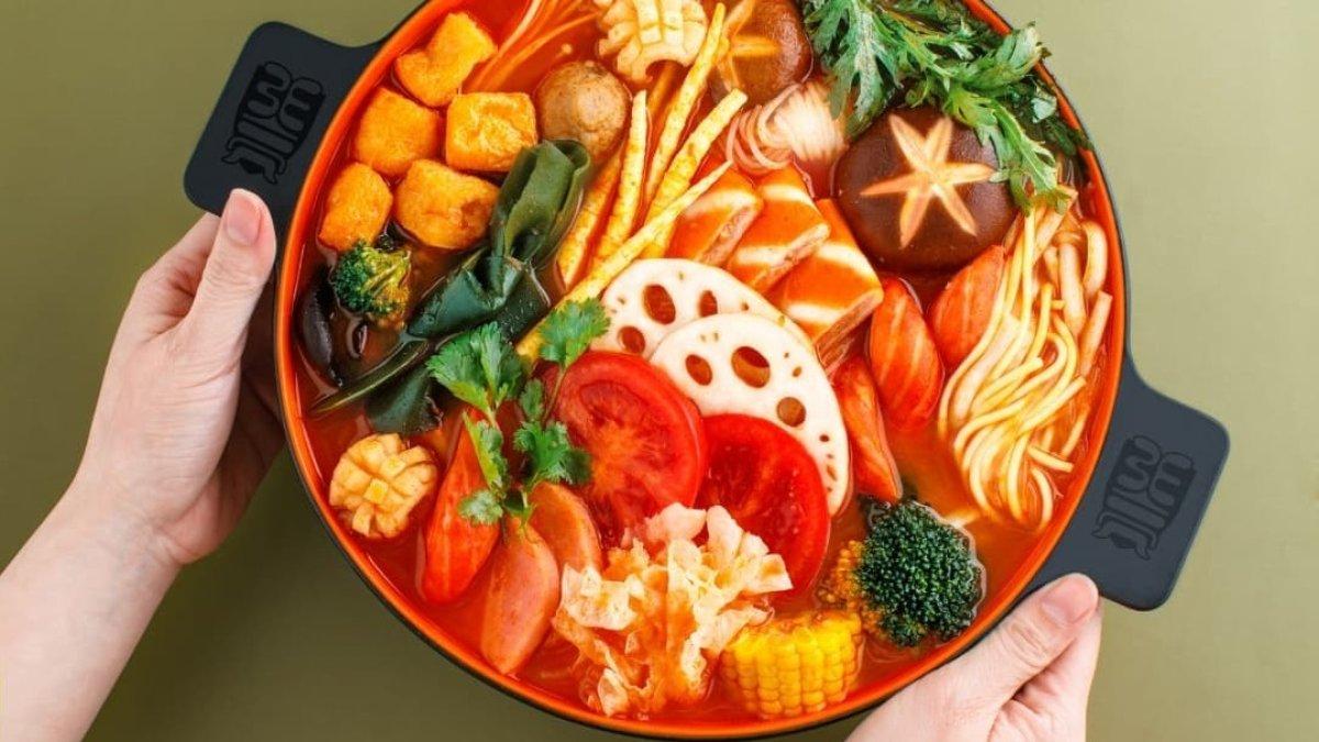 Zhang Liang Mala Tang, satu restoran terbaik di Bugis Junction Singapura buat makan malam enak dan mengenyangkan.
