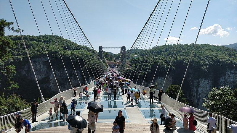 Zhangjiajie Glass Bridge, satu jembatan terpanjang dan tertinggi di dunia