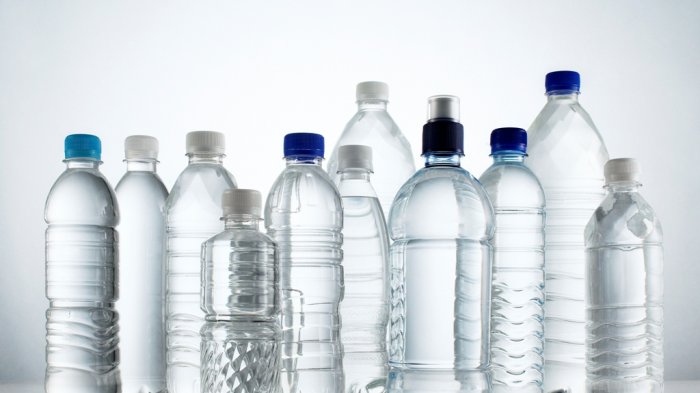 Ilustrasi botol air mineral