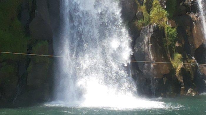 Air Terjun Situmurun (Binanggalom) ini bisa juga disebut sebagai air terjun Binanggalom karena airnya berasal dari sesa Binanggalom, Toba samosir.