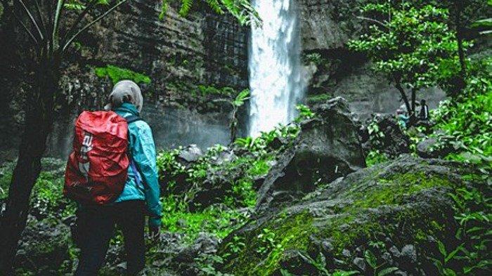 Air Terjun Kapas Biru, satu air terjun terbaik di Lumajang, Jawa Timur.