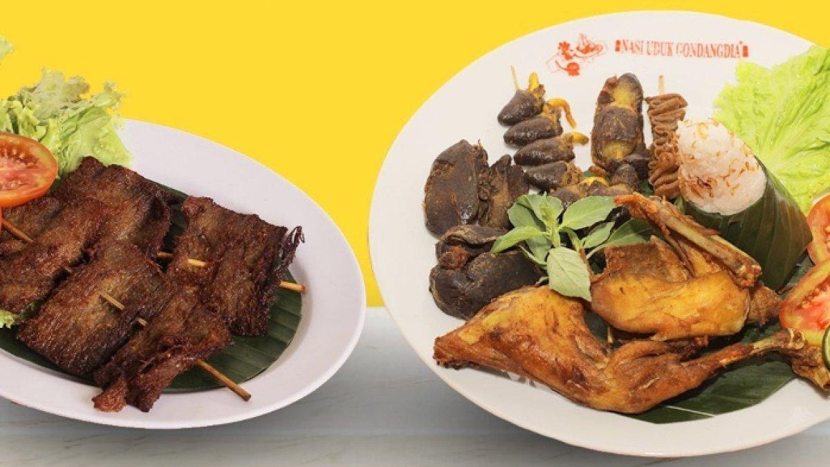 Aneka menu makanan di warung Nasi Uduk Gondangdia. Nasi Uduk Gondangdia merupakan tempat makan legendaris di Kecamatan Menteng, Kota Jakarta Pusat, Jakarta.