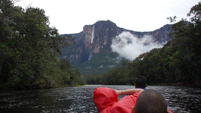 Air Terjun Angel, satu air terjun paling ikonik dari seluruh dunia yang menarik buat dijelajahi.