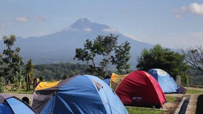 Watu Tapak Camp Hill merupakan tempat berkemah di kawasan Tebing Breksi, Sleman, Yogyakarta.