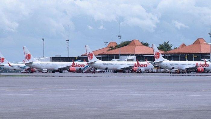 Ilustrasi maskapai Lion Air sedang terparkir di bandara.