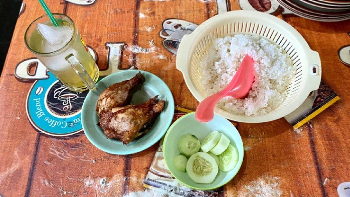 Ayam Goreng Ninit telah buka sejak 1983 dan kini dikelola generasi kedua, Sabtu (7/1/2023). (Tribun Travel/Sinta Agustina)