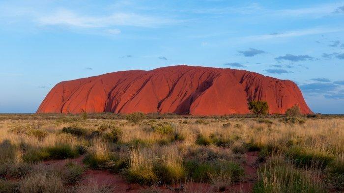 Ayers Rock, satu tempat wisata populer dunia yang melarang wisatawan buat memotret.