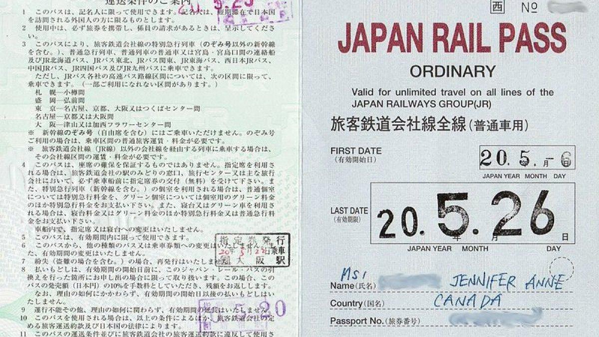 Bagian dalam Japan Rail pass yang bisa digunakan untuk sejumlah transportasi di Jepang