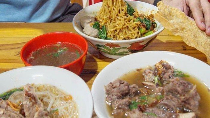 Bakso Rusuk Samanhudi yang terkenal dengan rusuk iganya.