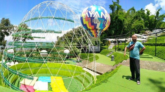 Balon udara di Ayanaz Gedongsongo Semarang, Kamis (27/2/2020).