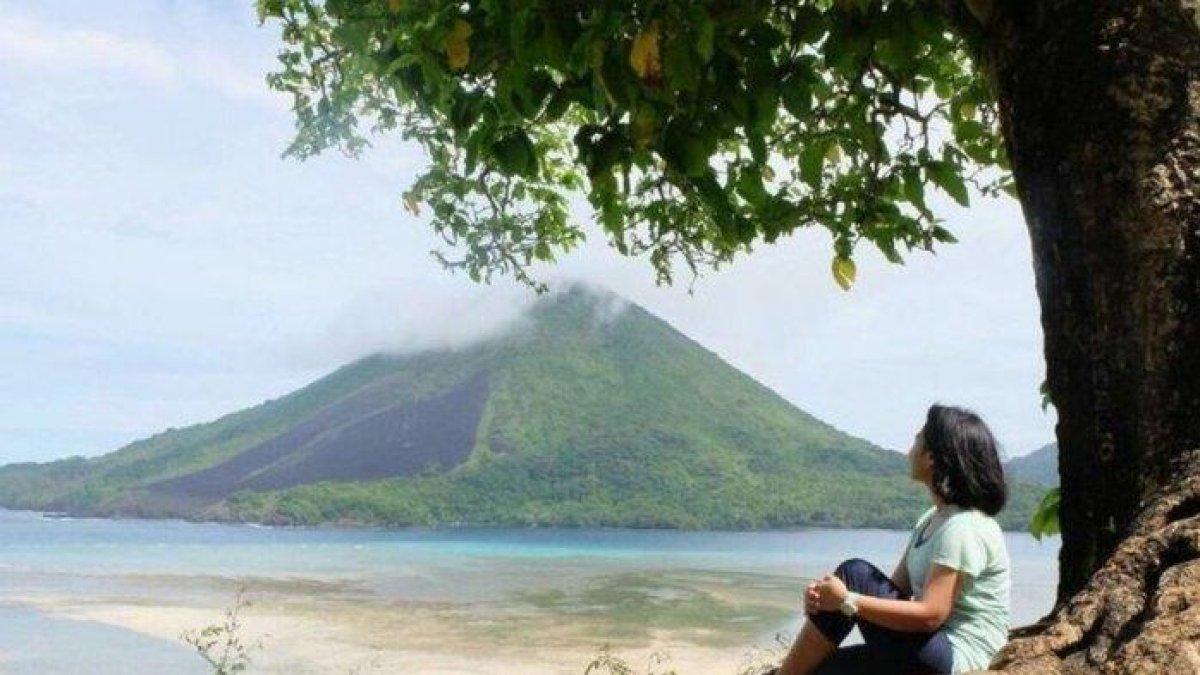 Melihat keindahan Banda Neira, pulau di Maluku yang kini jadi sorotan disebut jadi surga tersembunyi.