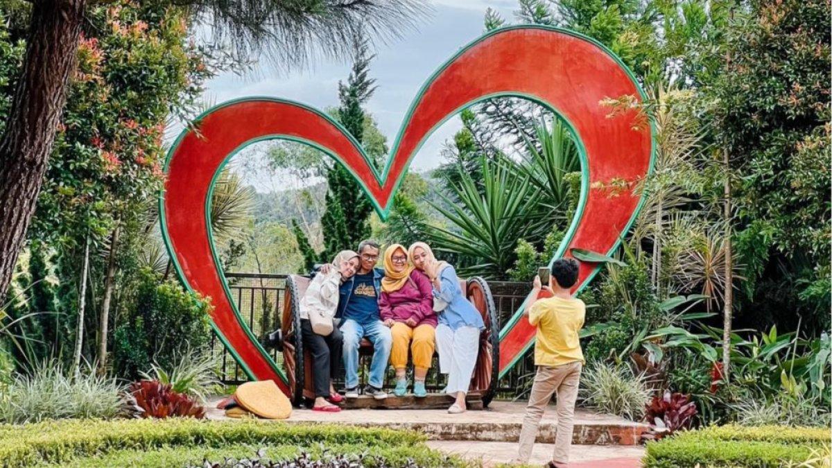 Barusen Hills, satu tempat wisata hits di Bandung buat liburan akhir pekan.