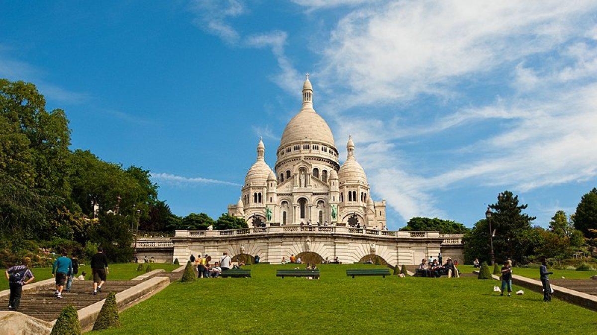 Basilique du Sacré-Coeur, satu tempat wisata gratis di Paris Prancis buat liburan hemat.