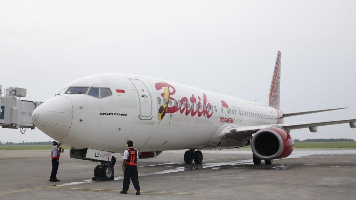 Ilustrasi pesawat Batik Air yang melayani perjalanan Jakarta-Surabaya.