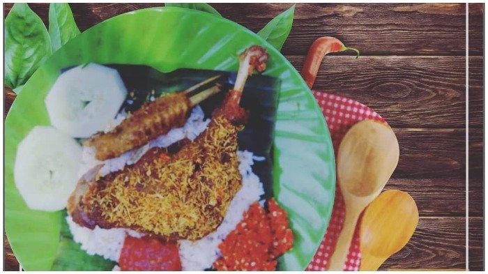 Sajian menu bebek goreng di Bebek Tugu Pahlawan.