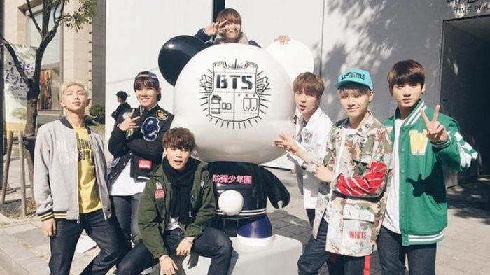 BTS berfoto bersama GangnamDol-nya yang berada di Kstar Road