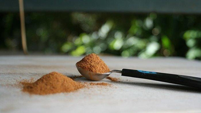 Bubuk cinnamon atau kayu manis yang digunakan dalam tantangan