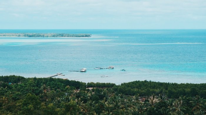 Pemandangan dari Bukit Love Karimunjawa.