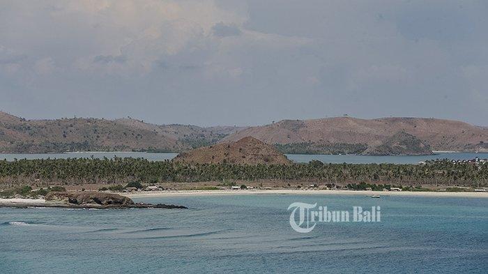 Pemandangan indah di atas Bukit Merese, Lombok Tengah, Selasa (24/11/2020).