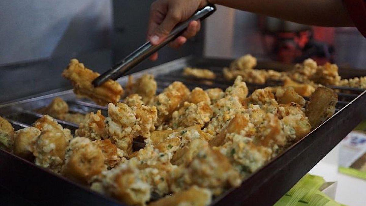 Cakue Peneleh, kuliner legendaris di Pasar Atom Surabaya.