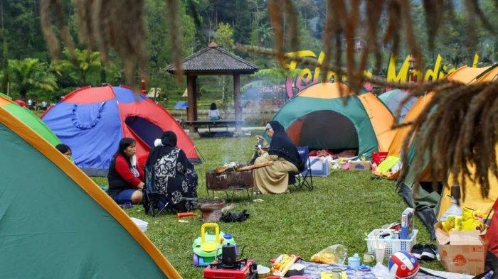 Camping seru di Telaga Madirda Karanganyar.