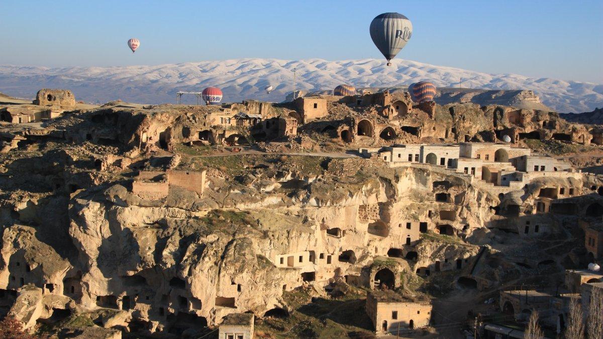 Cappadocia, satu tempat wisata hits di Turki yang banyak dikunjungi turis.