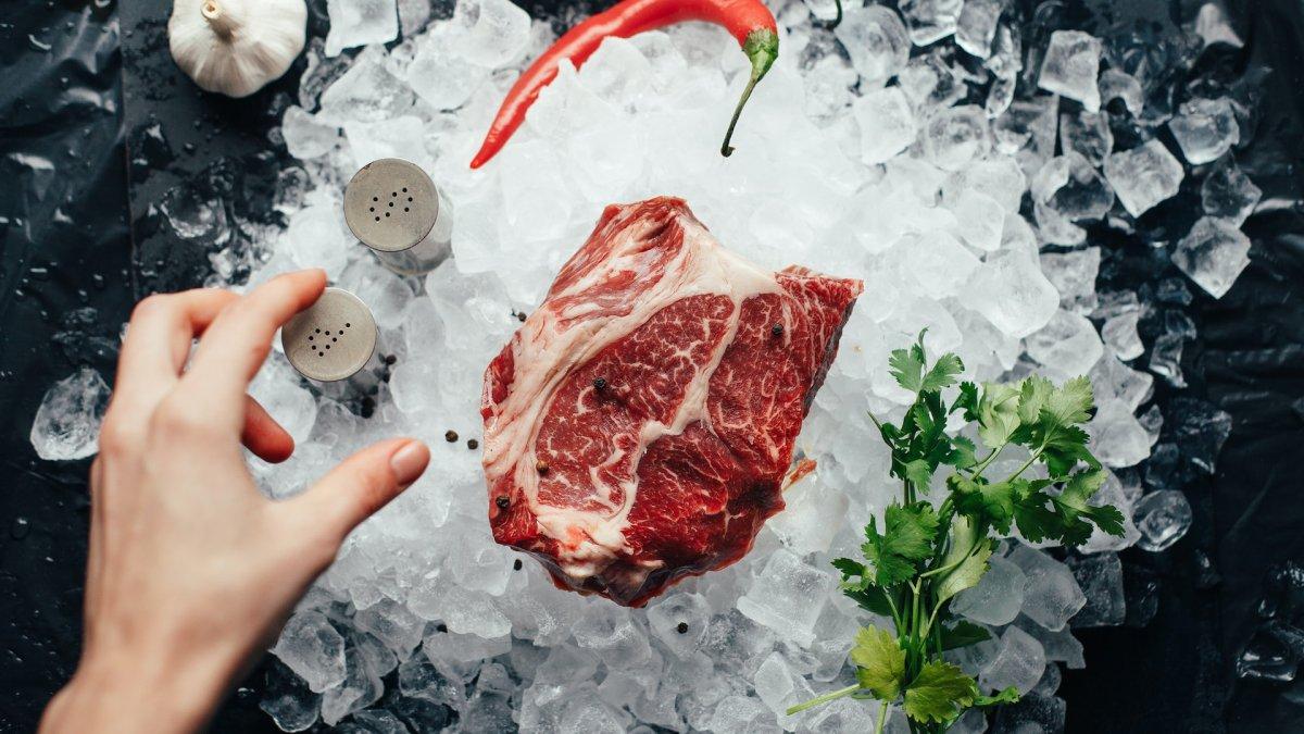 Cara menyimpan daging kambing kurban biar awet dan tahan lama