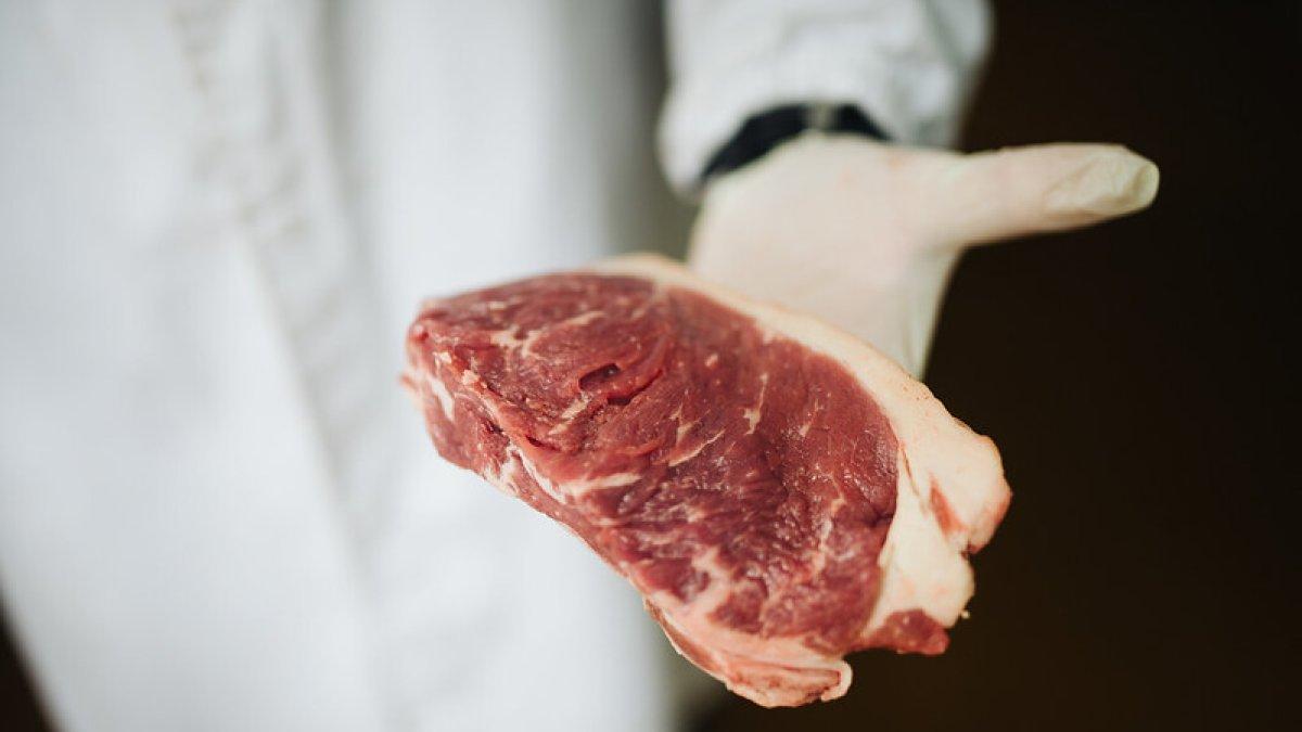 Cara menyimpan daging sapi kurban di dalam freezer