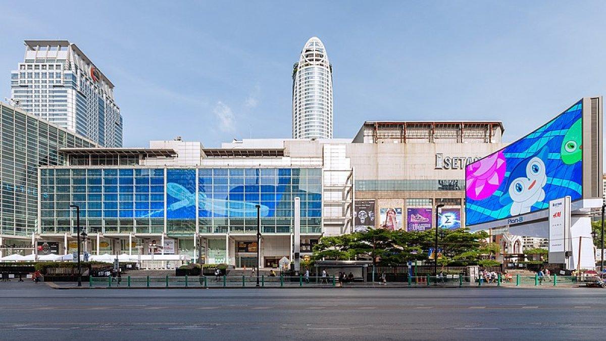 CentralWorld, satu pusat perbelanjaan terbaik di Bangkok Thailand.