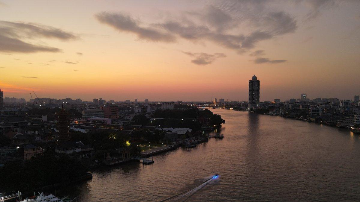 Chao Phraya, satu destinasi romantis di Thailand buat merayakan Valentine.