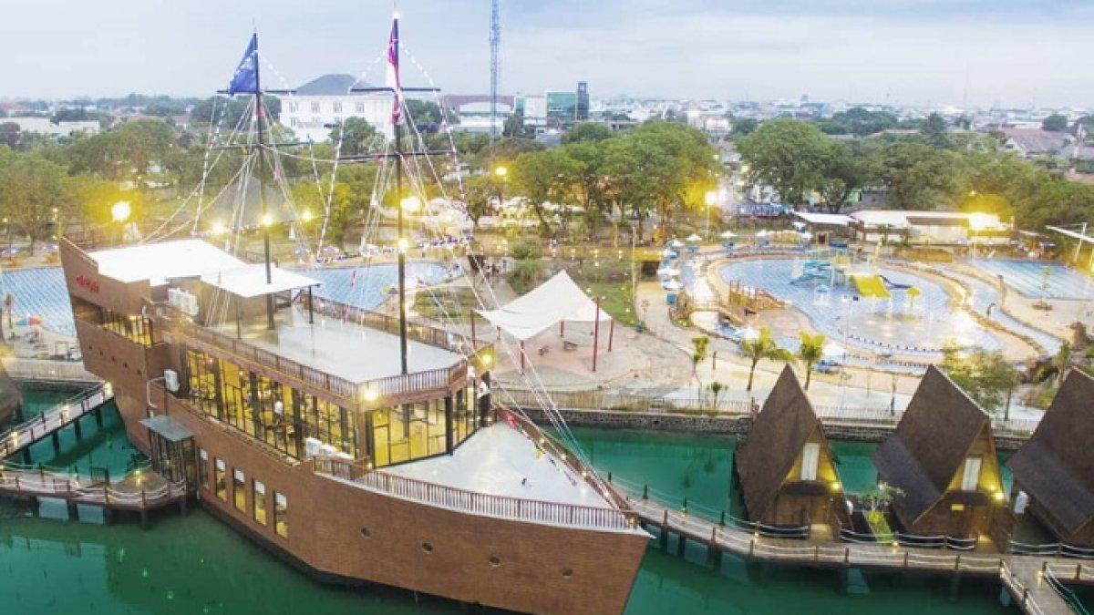 Cirebon Waterland Ade Irma Suryani merupakan destinasi one-stop leisure di Kota Cirebon, Jawa Barat.