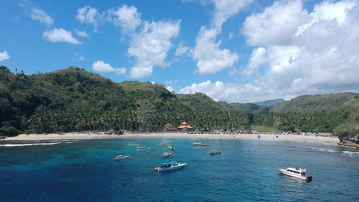 Crystal Bay, satu tempat wisata hits di Nusa Penida Bali