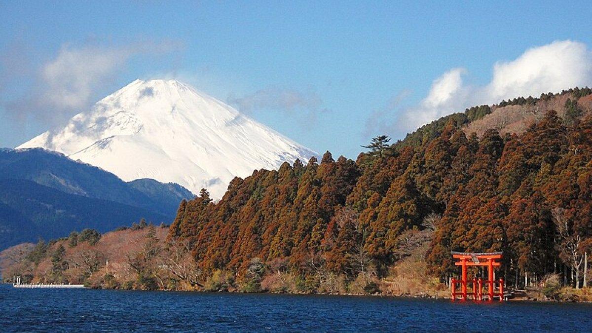 Hakone, satu tempat wisata di Jepang buat bulan madu bareng pasangan.