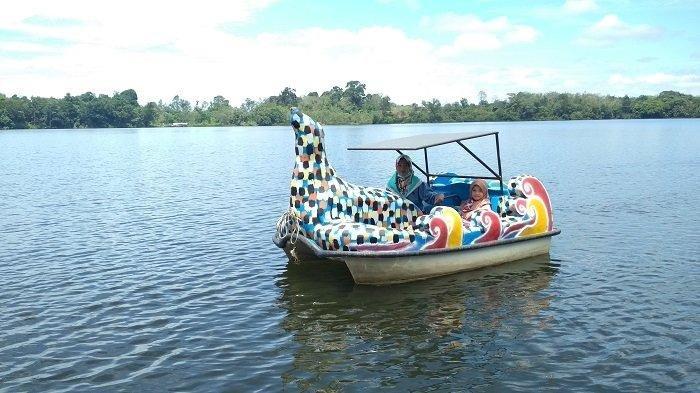Danau Rayo, satu tempat wisata alam terbaik di Musi Rawas Utara yang cocok dikunjungi saat liburan akhir pekan.