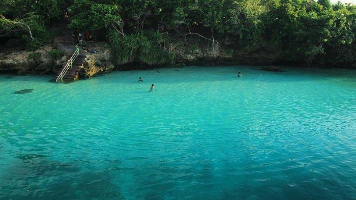 Danau Weekuri adalah sebuah laguna air asin yang berdampingan langsung dengan laut lepas. Terletak di Kecamatan Kodi, Sumba Barat Daya, Nusa Tenggara Timur, Indonesia.