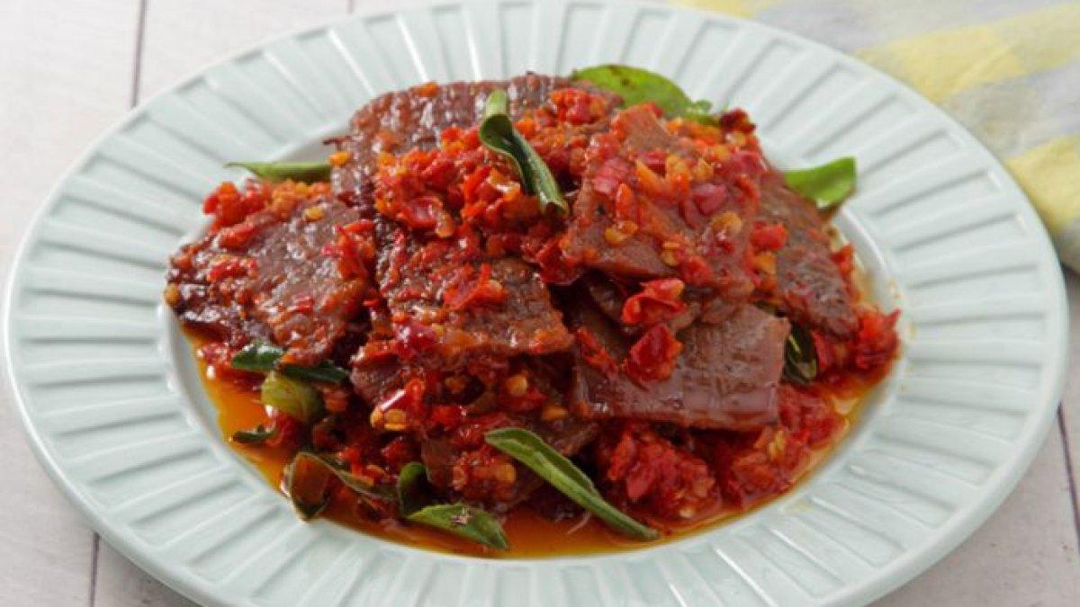 Dendeng balado.