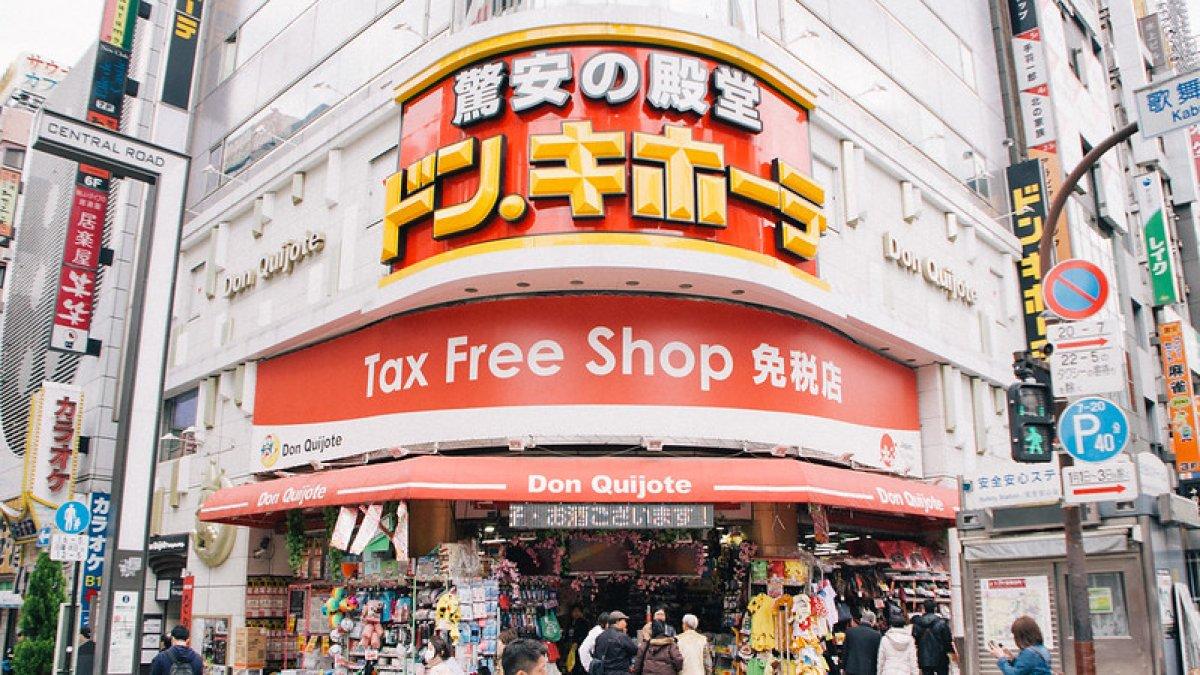 Don Quijote Shinjuku, satu tempat wisata di Kabukicho Jepang.