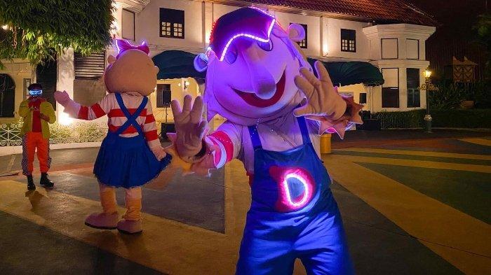 Maskot Dunia Fantasi di Dufan at Night. 