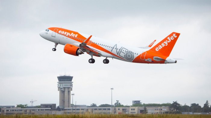 easyJet.