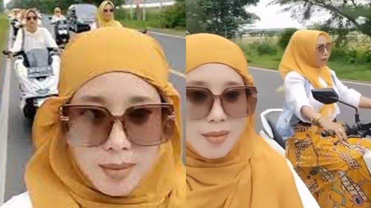 Emak-emak konvoi naik motor tak pakai helm di jalan raya di Sumenep ditilang polisi.