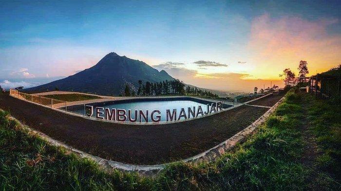 Embung Manajar terletak di lereng sebelah selatan Gunung Merbabu. Tepatnya di Desa Samiran, Kecamatan Selo, Kabupaten Boyolali, Jawa Tengah.